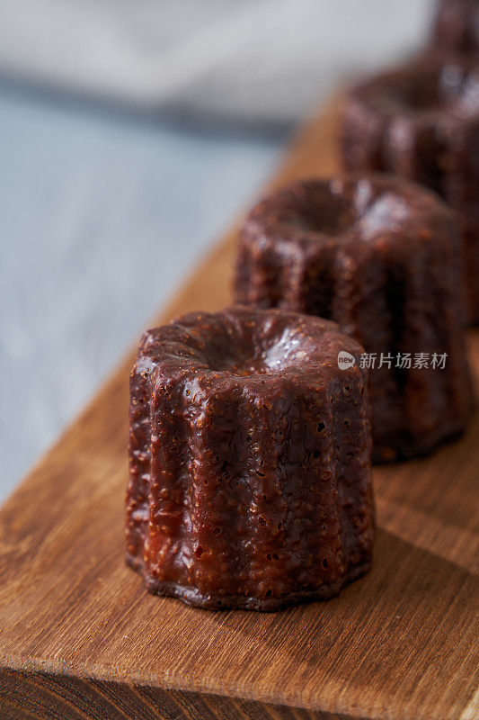 Traditional French baked goods: Canelé